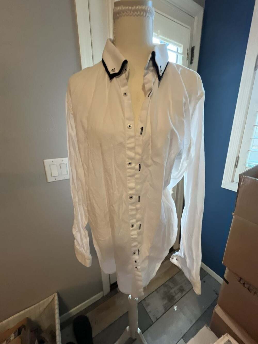 Denim and Flower White Button Down Shirt Blue Paisley Contrast Collar Cuffs